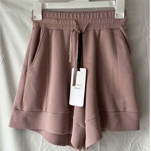 Varley Alder High Rise Shorts in Dusty Pink Sz. XL